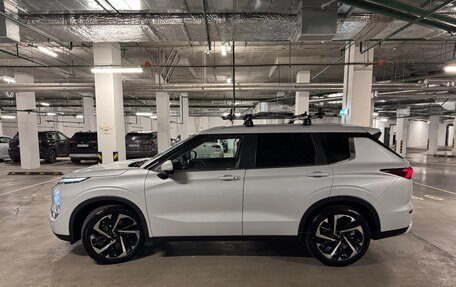 Mitsubishi Outlander, 2022 год, 3 800 000 рублей, 4 фотография