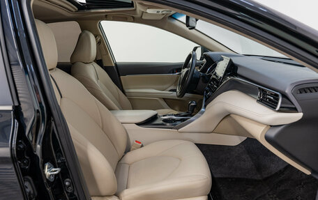 Toyota Camry, 2022 год, 2 950 000 рублей, 10 фотография