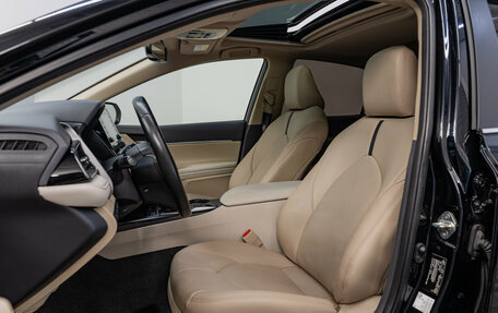 Toyota Camry, 2022 год, 2 950 000 рублей, 18 фотография