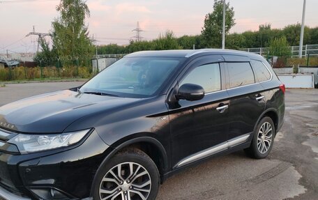 Mitsubishi Outlander III рестайлинг 3, 2018 год, 2 700 000 рублей, 1 фотография