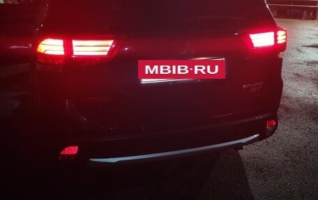Mitsubishi Outlander III рестайлинг 3, 2018 год, 2 700 000 рублей, 10 фотография