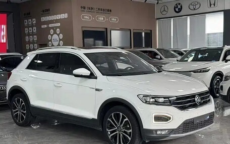 Volkswagen T-Roc I, 2021 год, 1 300 020 рублей, 2 фотография