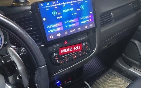 Mitsubishi Outlander III рестайлинг 3, 2018 год, 2 700 000 рублей, 8 фотография