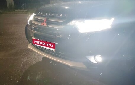 Mitsubishi Outlander III рестайлинг 3, 2018 год, 2 700 000 рублей, 5 фотография