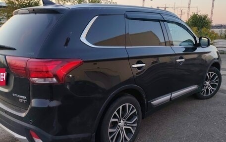 Mitsubishi Outlander III рестайлинг 3, 2018 год, 2 700 000 рублей, 3 фотография