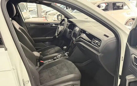 Volkswagen T-Roc I, 2021 год, 1 300 020 рублей, 14 фотография