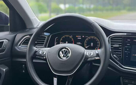 Volkswagen T-Roc I, 2022 год, 1 509 999 рублей, 9 фотография
