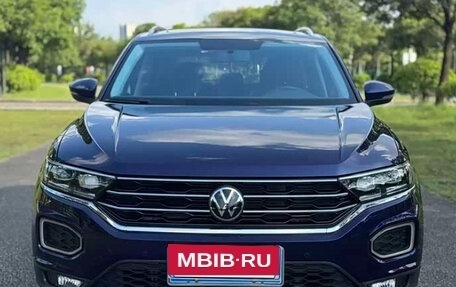 Volkswagen T-Roc I, 2022 год, 1 509 999 рублей, 2 фотография