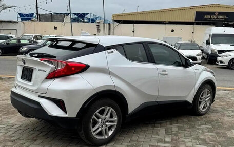 Toyota C-HR I рестайлинг, 2023 год, 3 100 000 рублей, 4 фотография