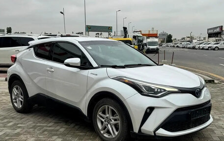 Toyota C-HR I рестайлинг, 2023 год, 3 100 000 рублей, 3 фотография