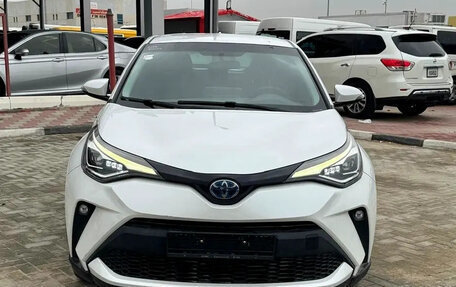 Toyota C-HR I рестайлинг, 2023 год, 3 100 000 рублей, 2 фотография