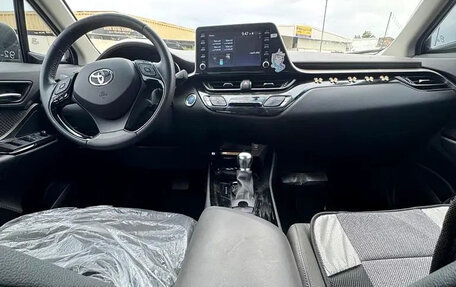 Toyota C-HR I рестайлинг, 2023 год, 3 100 000 рублей, 9 фотография