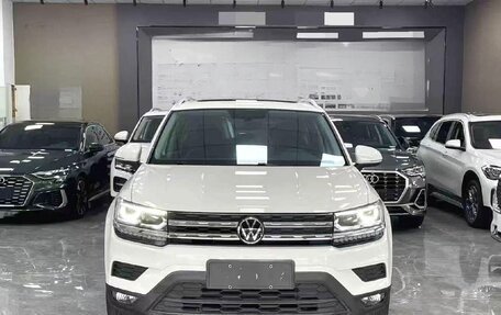 Volkswagen Tharu, 2023 год, 1 950 000 рублей, 2 фотография