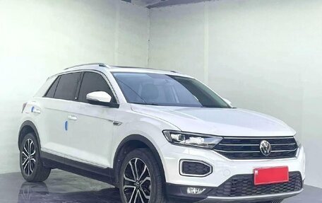 Volkswagen T-Roc I, 2022 год, 1 930 000 рублей, 3 фотография