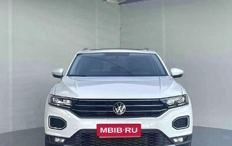 Volkswagen T-Roc I, 2022 год, 1 930 000 рублей, 2 фотография