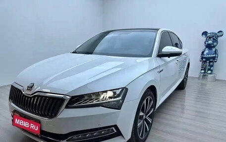 Skoda Superb III рестайлинг, 2023 год, 1 730 000 рублей, 1 фотография