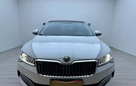 Skoda Superb III рестайлинг, 2023 год, 1 730 000 рублей, 2 фотография