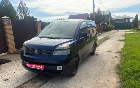 Toyota Voxy II, 2002 год, 420 000 рублей, 2 фотография