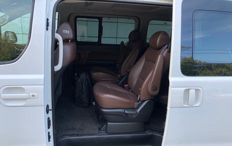 Hyundai Grand Starex Grand Starex I рестайлинг 2, 2019 год, 3 500 000 рублей, 13 фотография