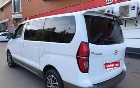 Hyundai Grand Starex Grand Starex I рестайлинг 2, 2019 год, 3 500 000 рублей, 3 фотография