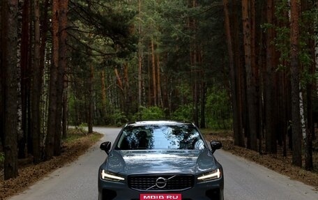 Volvo S60 III, 2022 год, 3 650 000 рублей, 1 фотография