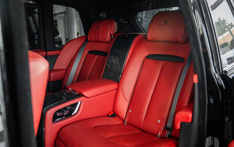 Rolls-Royce Cullinan, 2021 год, 36 500 000 рублей, 19 фотография