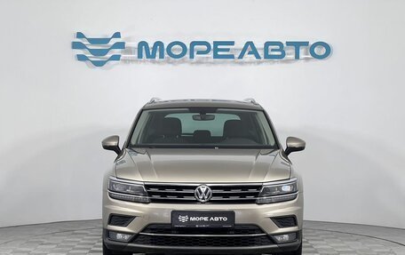 Volkswagen Tiguan II, 2017 год, 1 999 000 рублей, 2 фотография