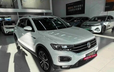 Volkswagen T-Roc I, 2022 год, 1 597 777 рублей, 3 фотография