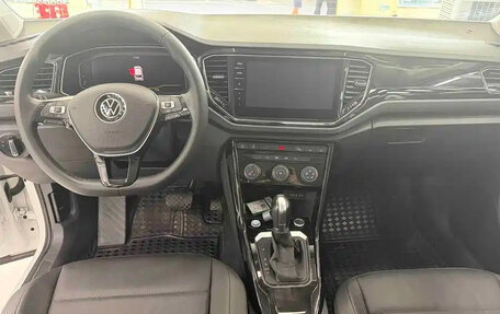 Volkswagen T-Roc I, 2022 год, 1 597 777 рублей, 5 фотография