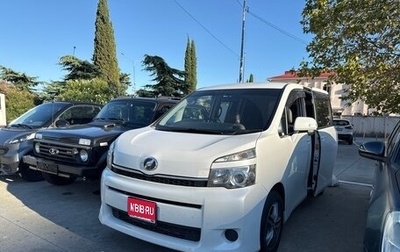 Toyota Voxy II, 2011 год, 1 350 000 рублей, 1 фотография