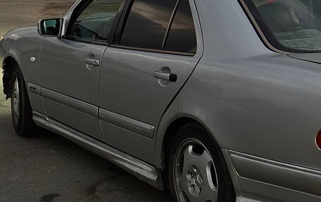 Mercedes-Benz E-Класс, 1999 год, 380 000 рублей, 3 фотография