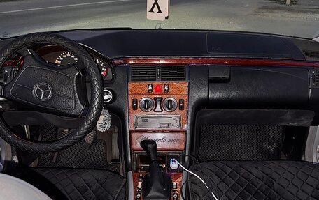 Mercedes-Benz E-Класс, 1999 год, 380 000 рублей, 6 фотография