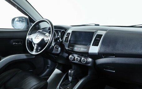 Mitsubishi Outlander III рестайлинг 3, 2011 год, 1 439 000 рублей, 10 фотография