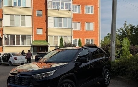 Toyota RAV4, 2021 год, 3 000 000 рублей, 2 фотография