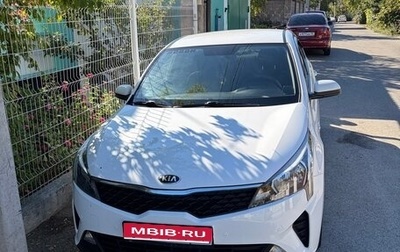 KIA Rio IV, 2021 год, 1 800 000 рублей, 1 фотография
