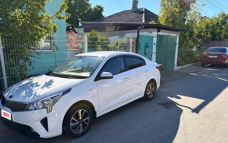 KIA Rio IV, 2021 год, 1 800 000 рублей, 2 фотография