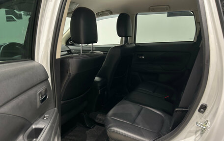Mitsubishi Outlander III рестайлинг 3, 2015 год, 1 549 000 рублей, 13 фотография