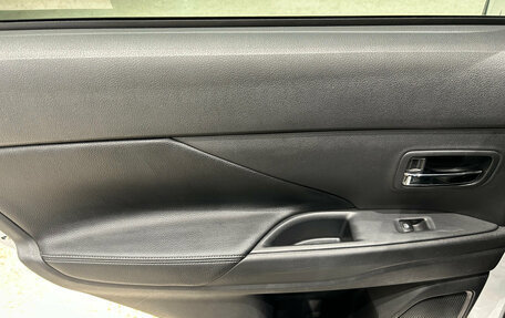 Mitsubishi Outlander III рестайлинг 3, 2015 год, 1 549 000 рублей, 14 фотография