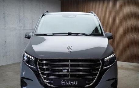 Mercedes-Benz V-Класс, 2026 год, 12 850 000 рублей, 3 фотография