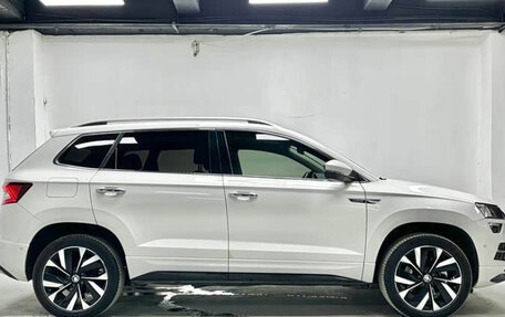 Skoda Karoq I, 2022 год, 1 945 999 рублей, 2 фотография