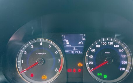 Hyundai Solaris II рестайлинг, 2011 год, 675 000 рублей, 10 фотография