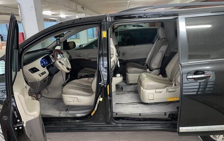 Toyota Sienna III, 2013 год, 2 750 000 рублей, 4 фотография
