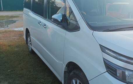 Toyota Voxy III, 2016 год, 1 800 000 рублей, 2 фотография