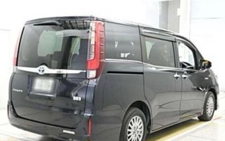 Toyota Esquire I, 2016 год, 2 000 000 рублей, 6 фотография