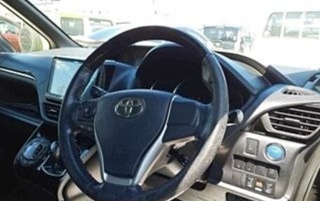 Toyota Esquire I, 2016 год, 2 000 000 рублей, 7 фотография