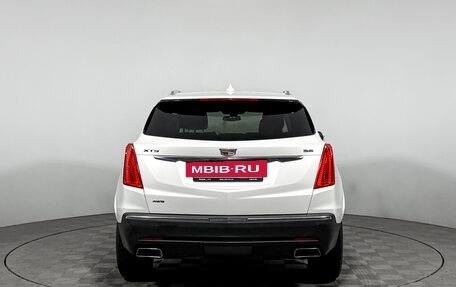 Cadillac XT5 I рестайлинг, 2017 год, 2 450 000 рублей, 6 фотография