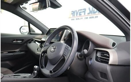 Toyota C-HR I рестайлинг, 2017 год, 1 700 000 рублей, 3 фотография