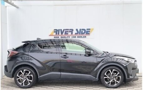 Toyota C-HR I рестайлинг, 2017 год, 1 700 000 рублей, 2 фотография