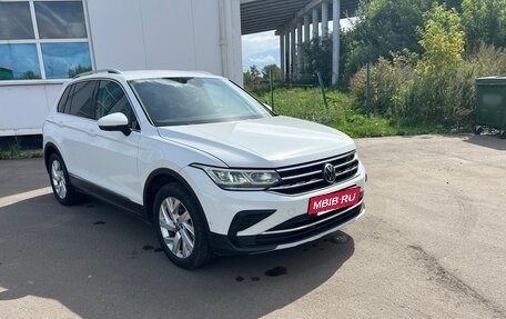 Volkswagen Tiguan II, 2021 год, 2 250 000 рублей, 2 фотография