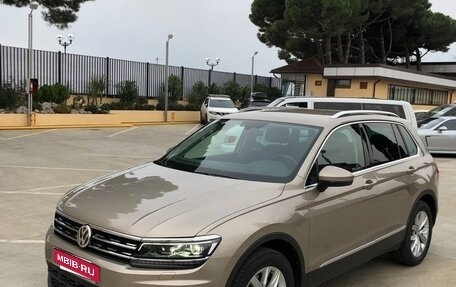 Volkswagen Tiguan II, 2018 год, 2 800 000 рублей, 1 фотография